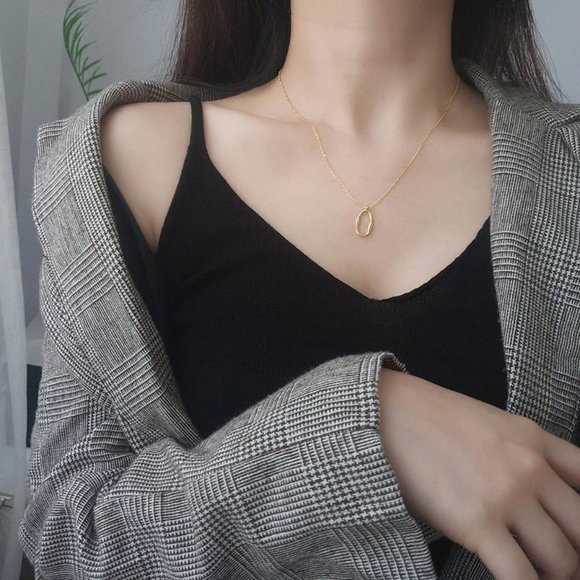 *NEW Yellow Gold Irregular Oval Necklace - Picture 3 of 8